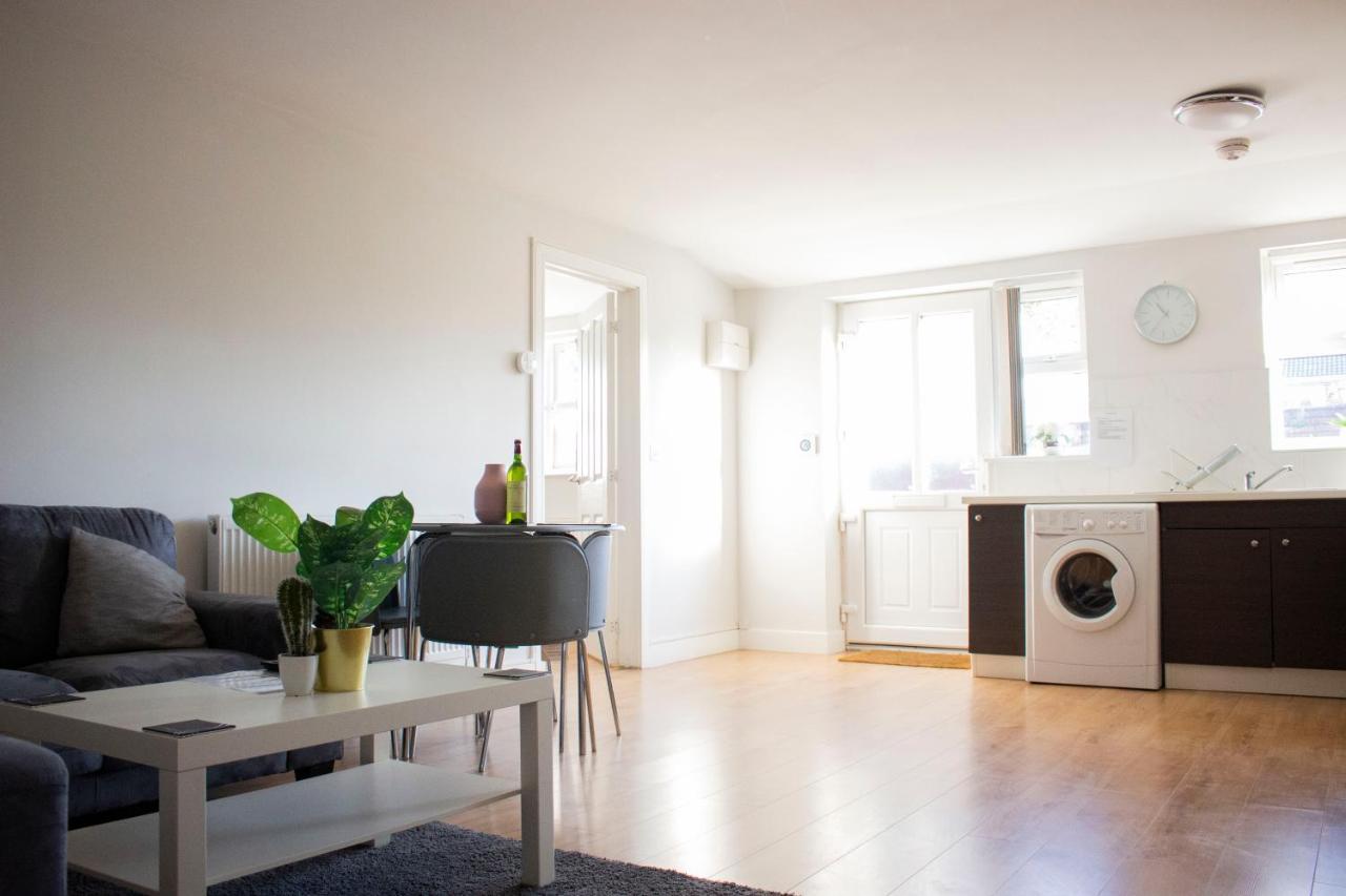 Large Ground Floor Pet Friendly 2 Bedroom Apartment With Free Parking Loughborough Ngoại thất bức ảnh